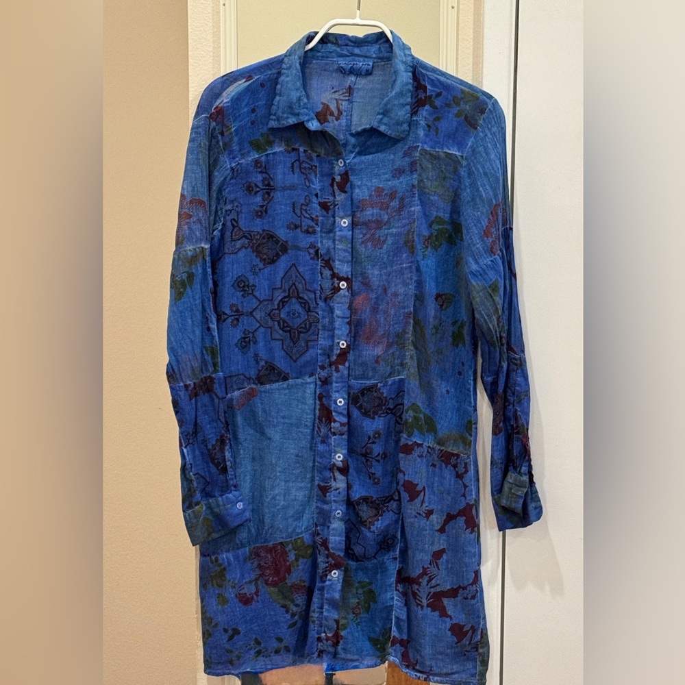 Vintage Goa Blue and Rose
Sheer Floral Button Down Tunic Size Medium